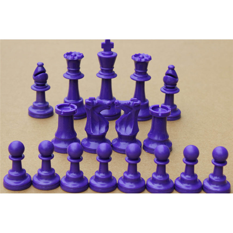 Colorful Plastic Chess Pieces  - Board Game Queen のレビューと価格